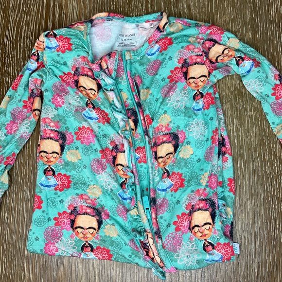 Posh Peanut Frida Onesie 12-18 Months Footie PJS - Picture 5 of 5
